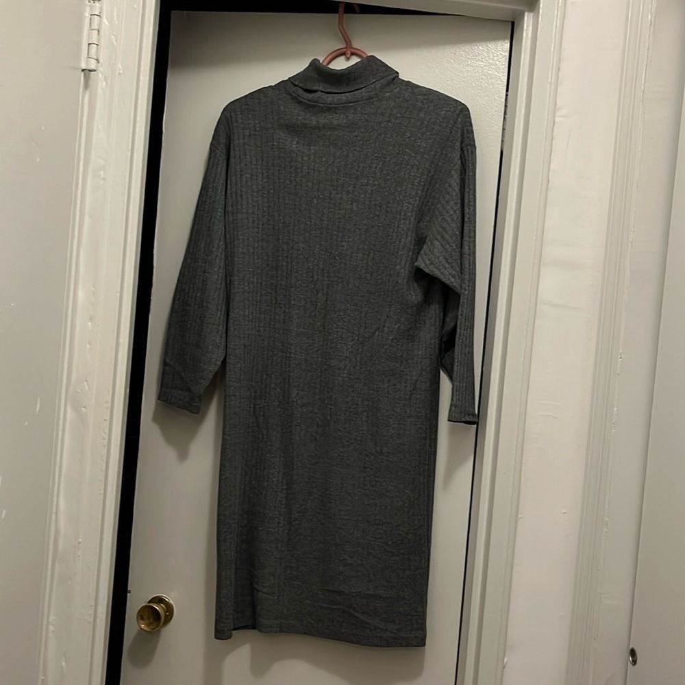 Dress - Picture 3 of 4